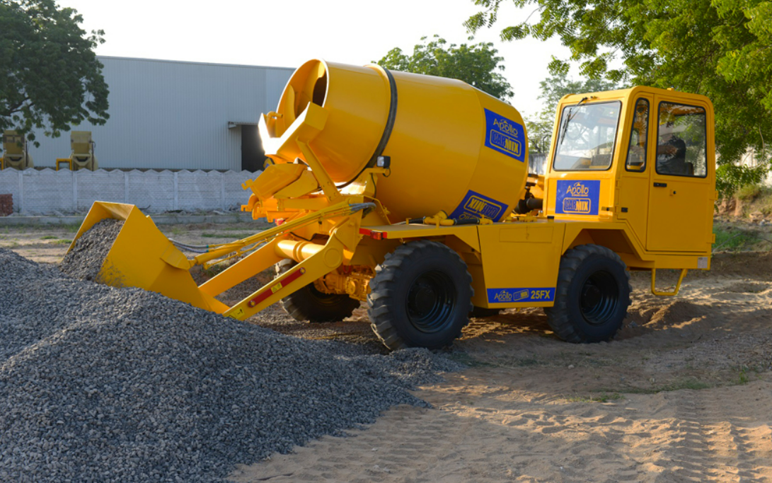 Self Loading Concrete Mixer Used for Ready Mix Concrete